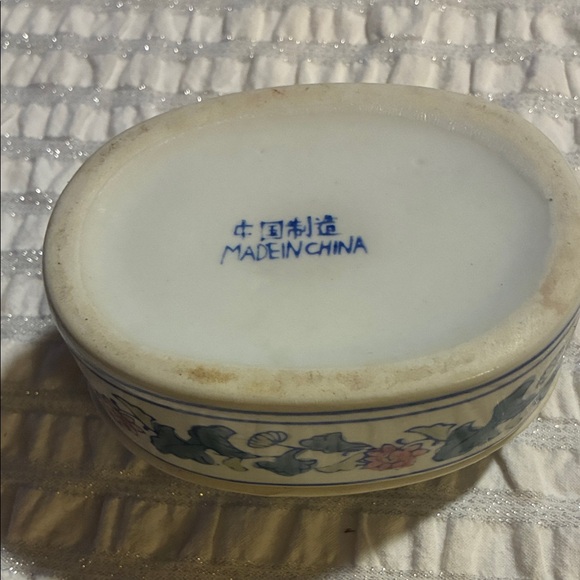 Floral Covered Ceramic Trinket Box- Chinese - Picture 4 of 7